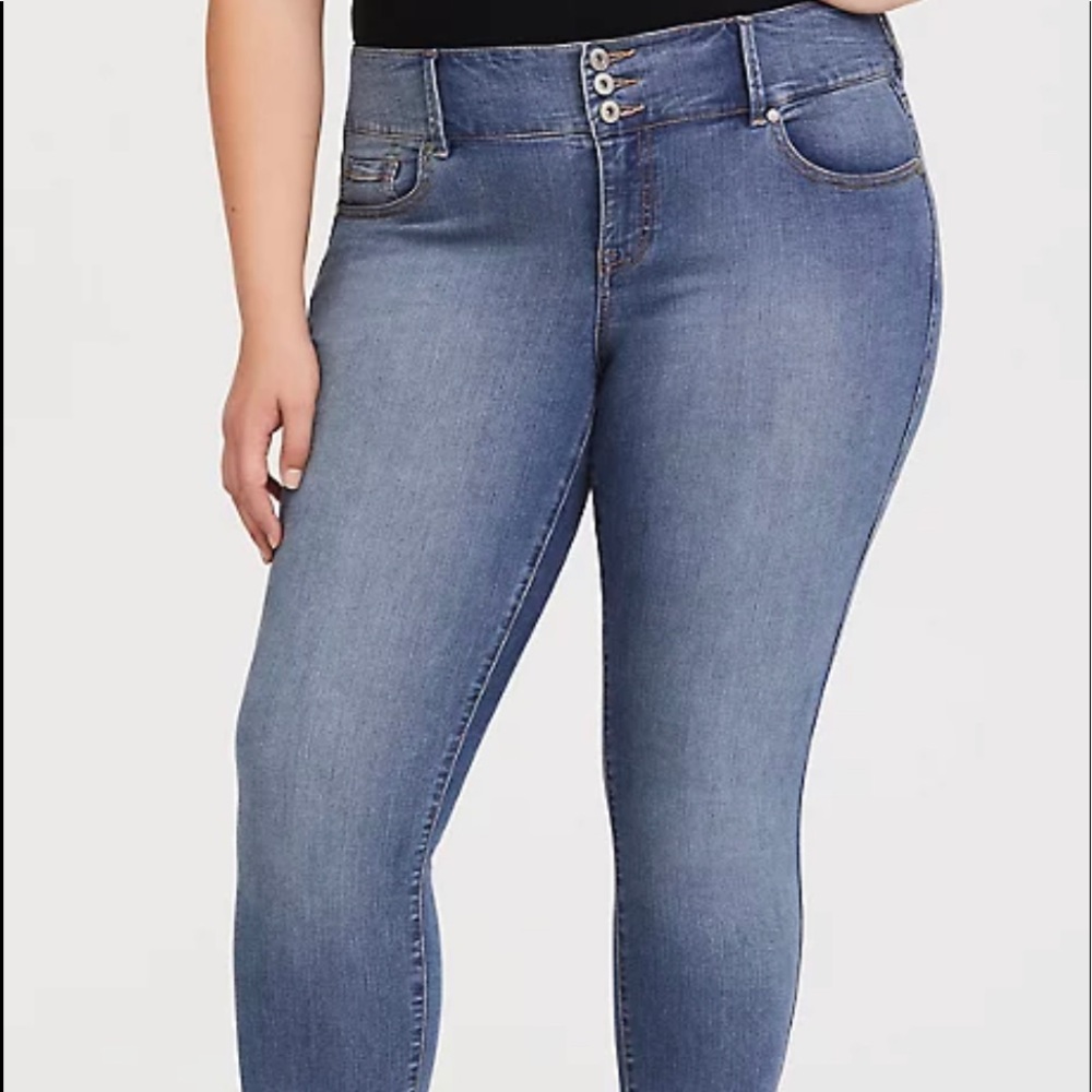 TORRID Medium Wash Jegging Size 16S